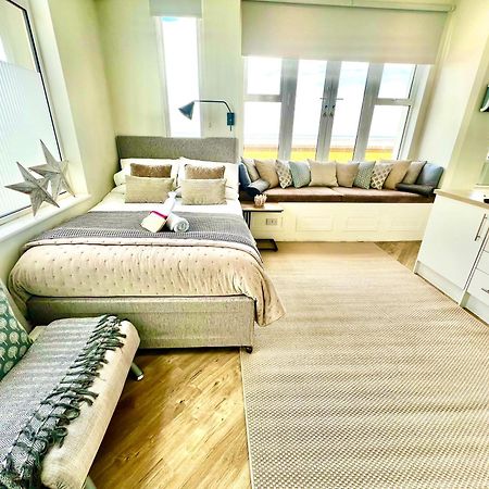 Beachfront Compact Coastal Crib, Direct Sea Views & Air Conditioning Littlestone-on-Sea Dış mekan fotoğraf