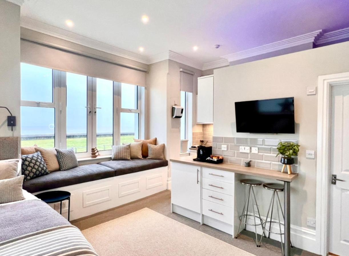 Beachfront Compact Coastal Crib, Direct Sea Views & Air Conditioning Littlestone-on-Sea Dış mekan fotoğraf