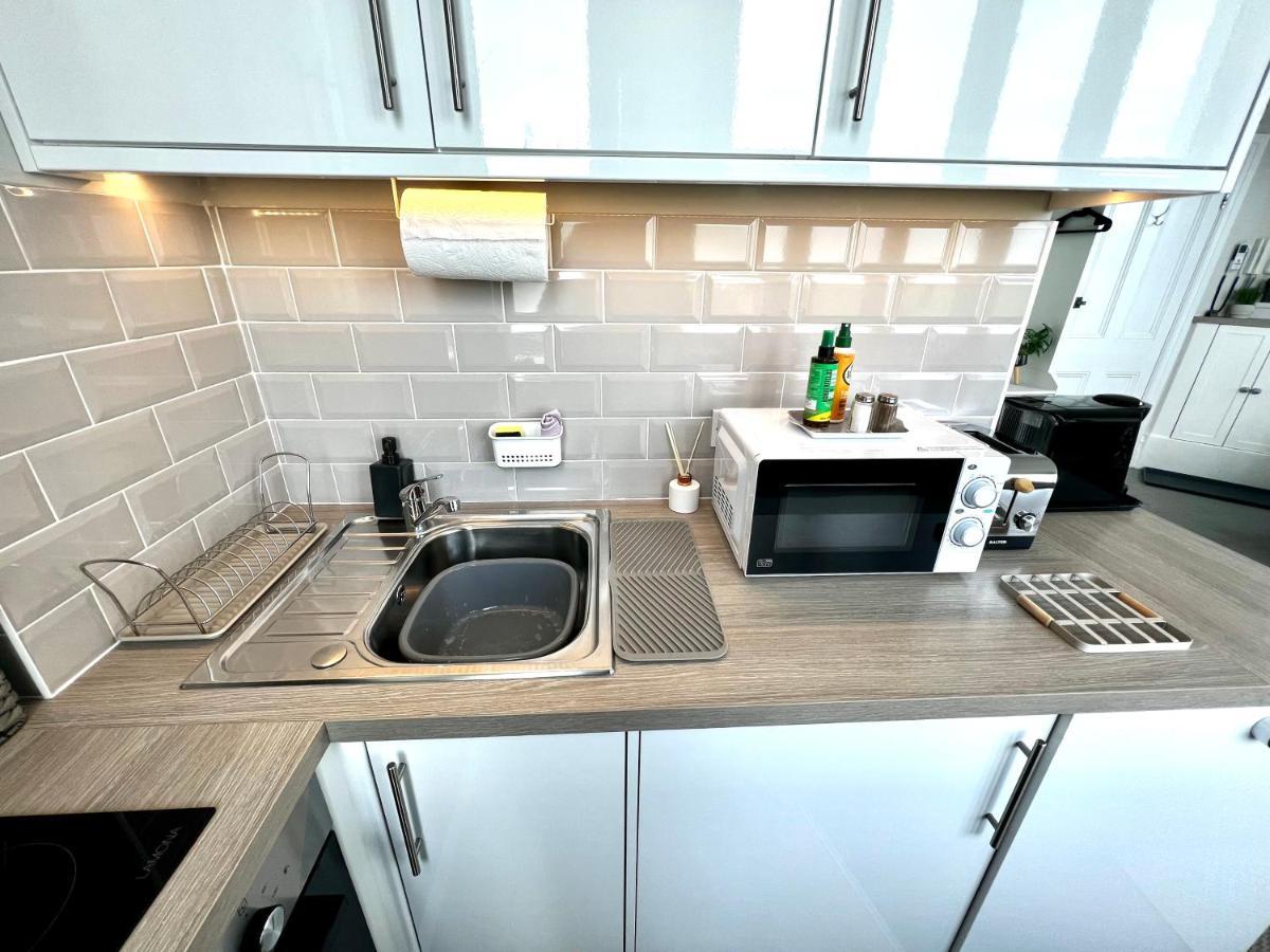 Beachfront Compact Coastal Crib, Direct Sea Views & Air Conditioning Littlestone-on-Sea Dış mekan fotoğraf