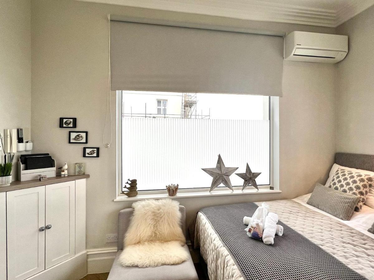 Beachfront Compact Coastal Crib, Direct Sea Views & Air Conditioning Littlestone-on-Sea Dış mekan fotoğraf