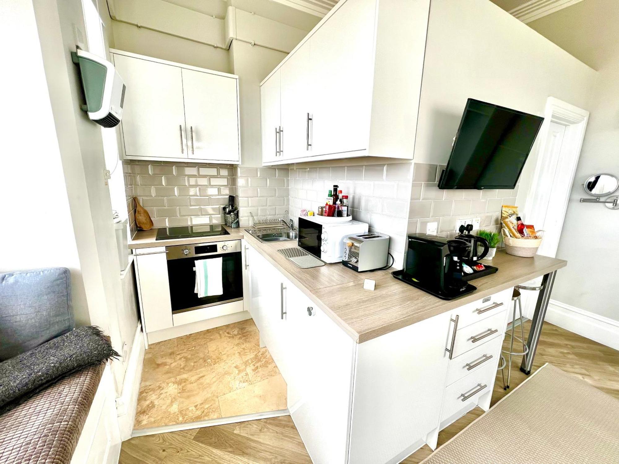 Beachfront Compact Coastal Crib, Direct Sea Views & Air Conditioning Littlestone-on-Sea Dış mekan fotoğraf