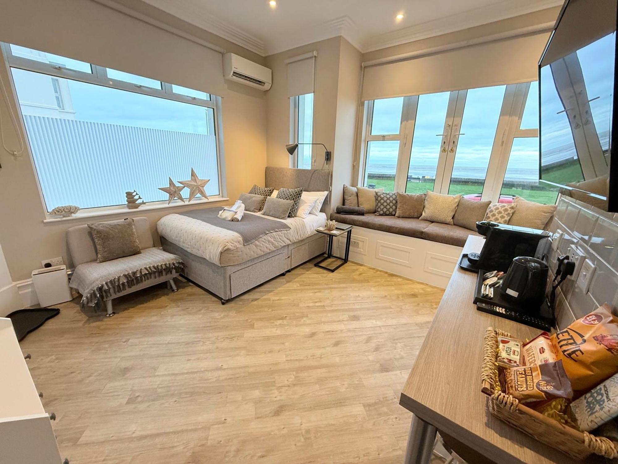 Beachfront Compact Coastal Crib, Direct Sea Views & Air Conditioning Littlestone-on-Sea Dış mekan fotoğraf