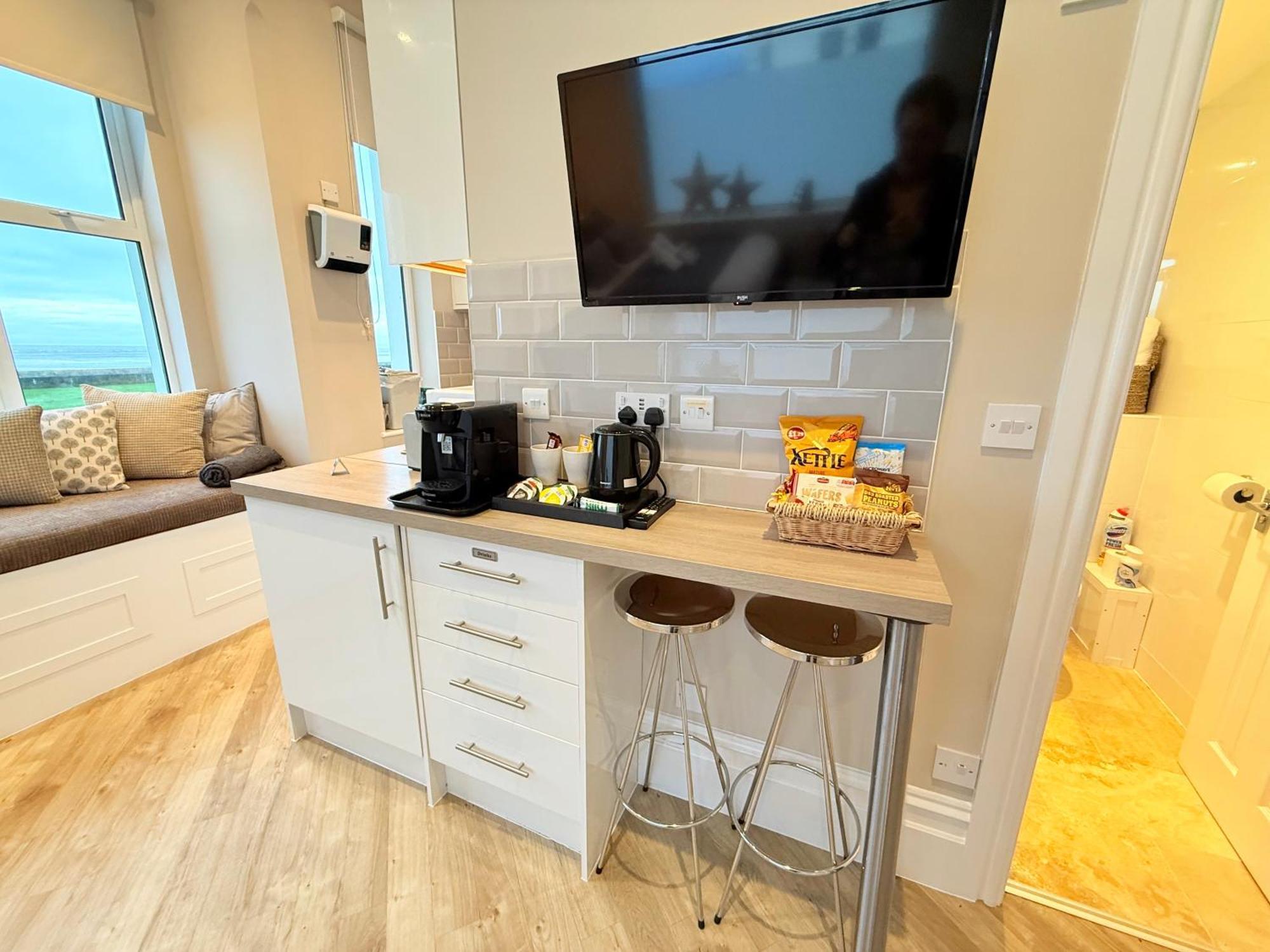 Beachfront Compact Coastal Crib, Direct Sea Views & Air Conditioning Littlestone-on-Sea Dış mekan fotoğraf